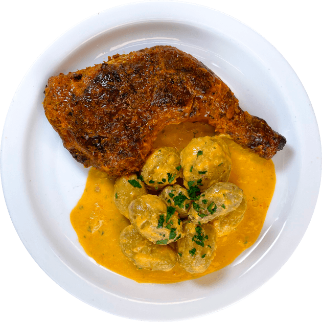 Cariucho de pollo con papas en salsa de manì.