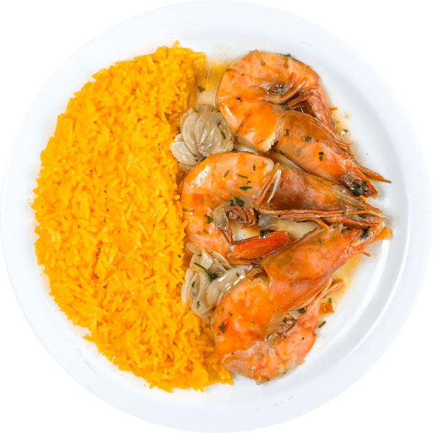 Langostinos al ajillo con arroz amarillo.