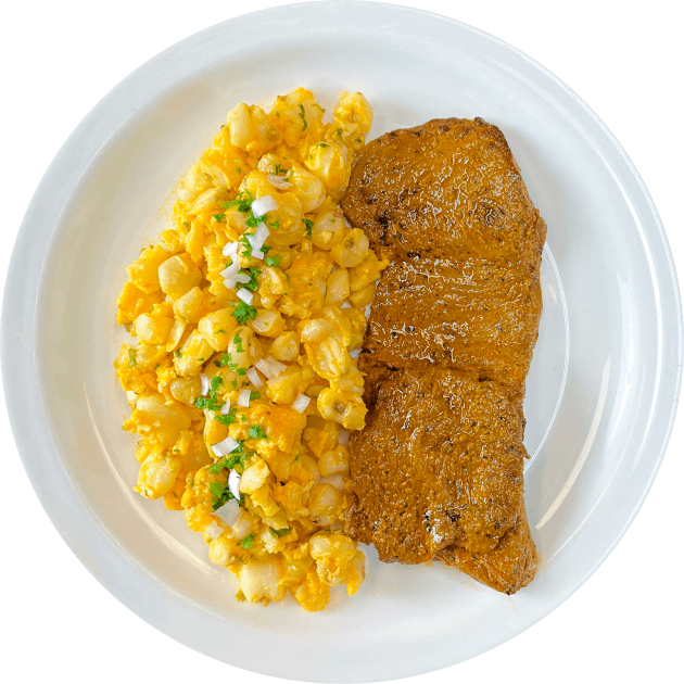 Carne colorada de cerdo con mote pillo.