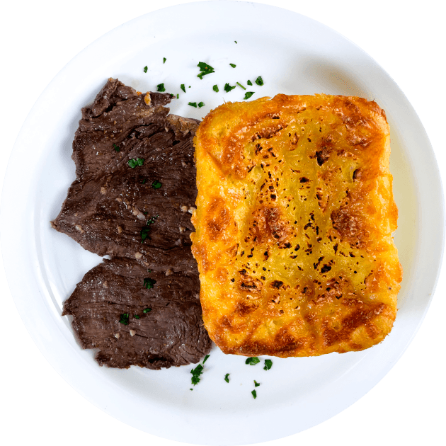 Carne asada con soufflé de choclo.