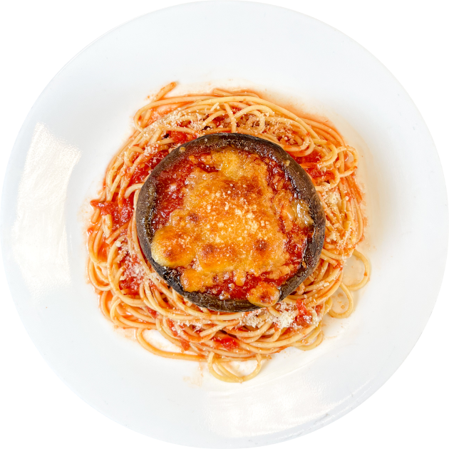 Portobello parmigiana con pasta pomodoro.